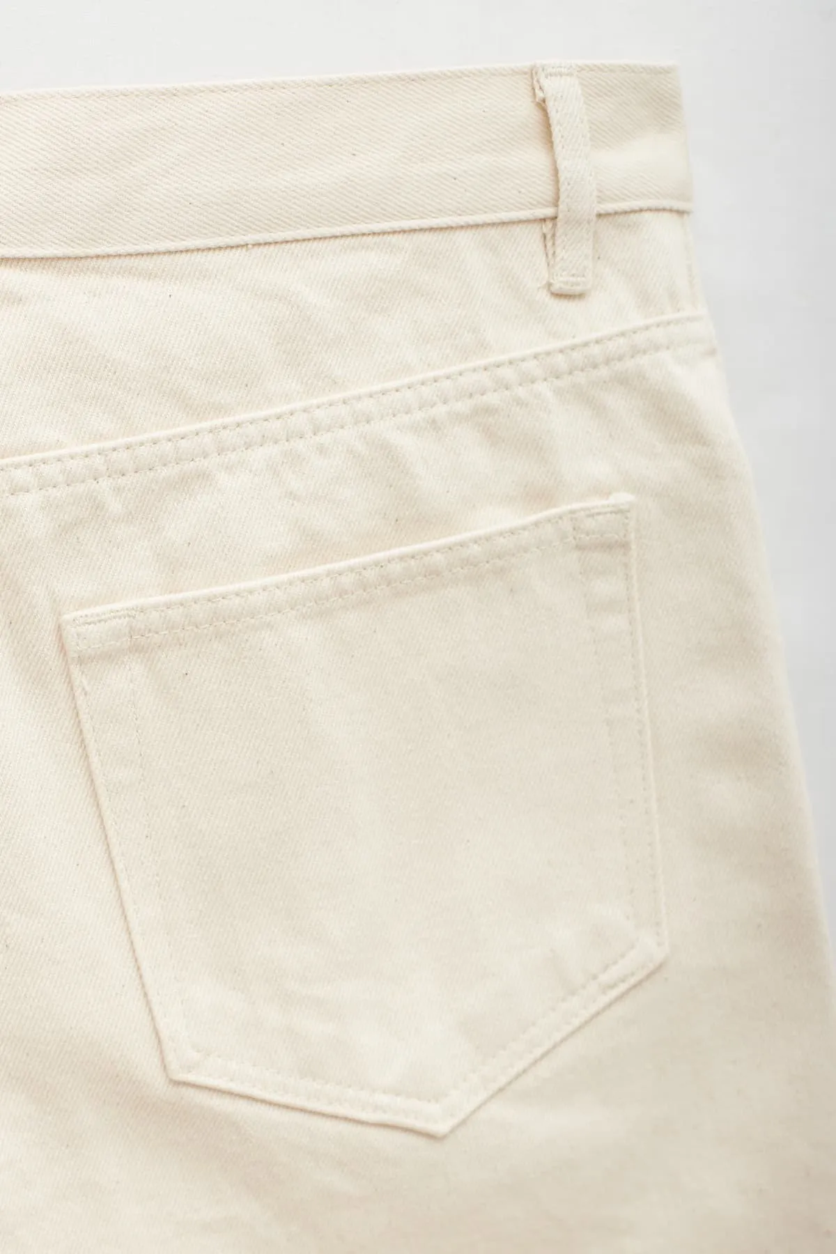 APC ECRU GILBERTO SHORT TROUSER
