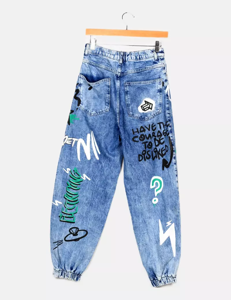 Bershka Jeans jogger azul estampado