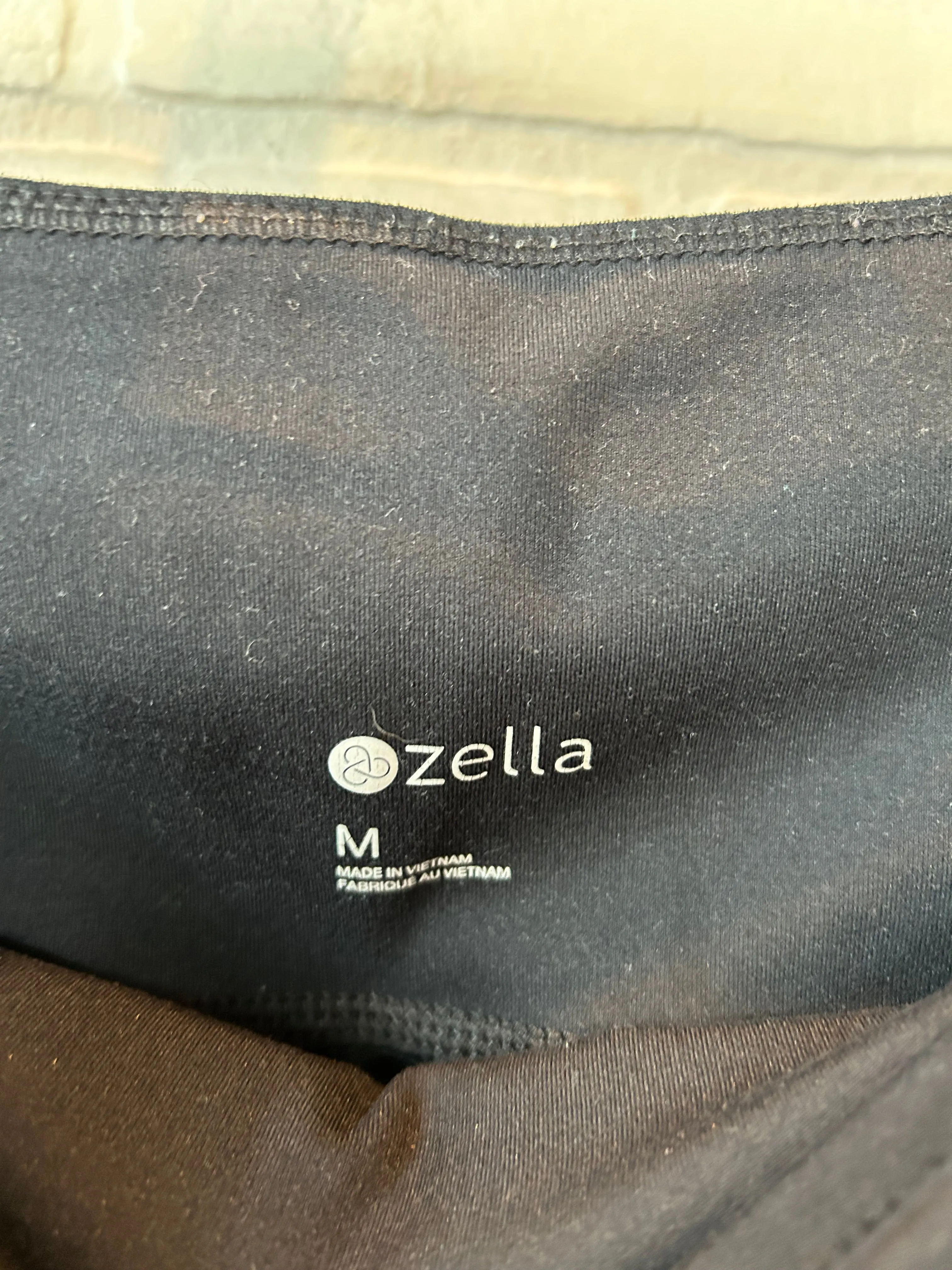 Black Athletic Capris Zella, Size 8