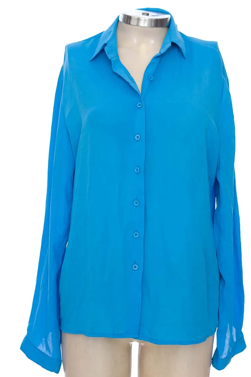 BLUSA COLOR AZUL  CLOSEANDO