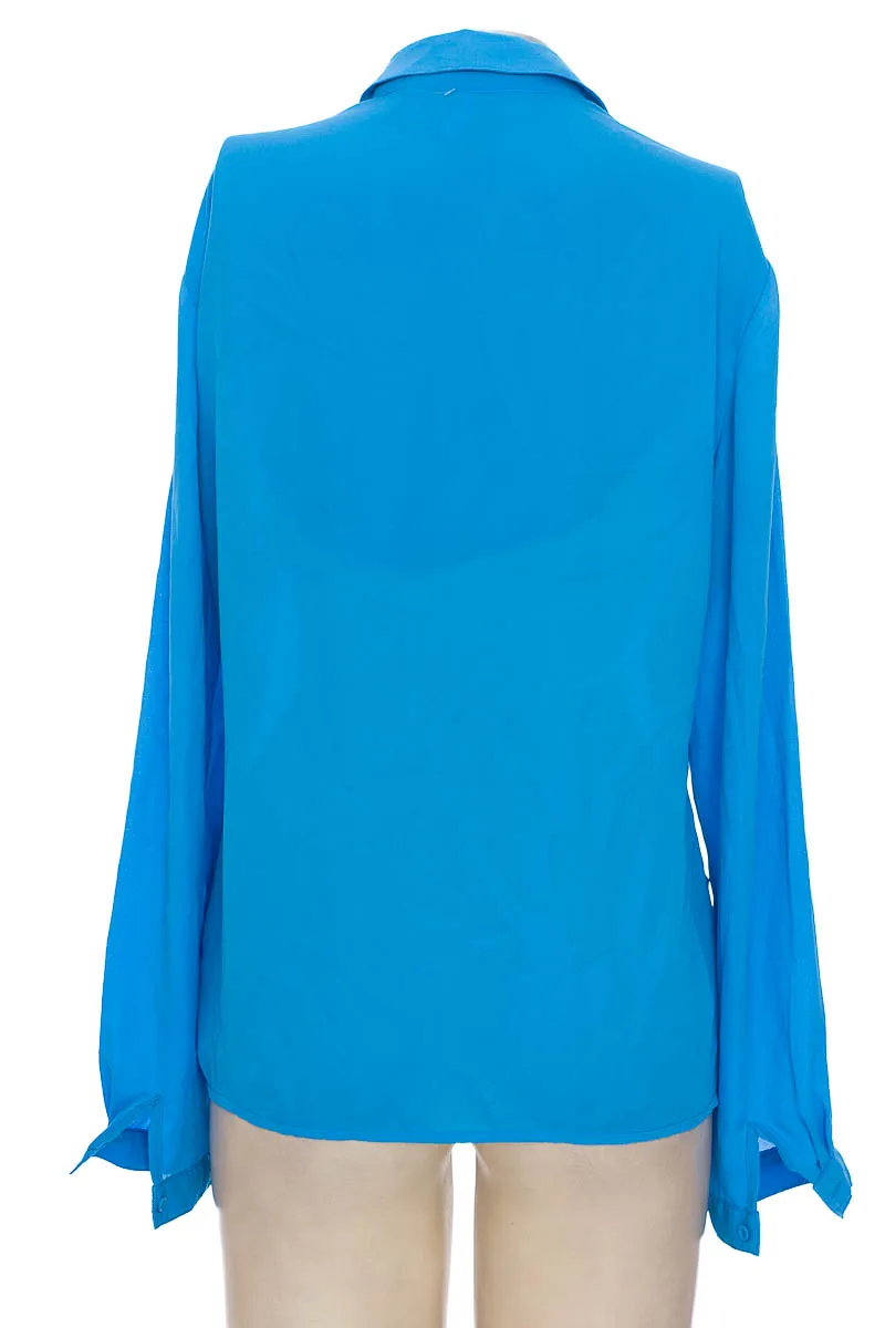 BLUSA COLOR AZUL  CLOSEANDO