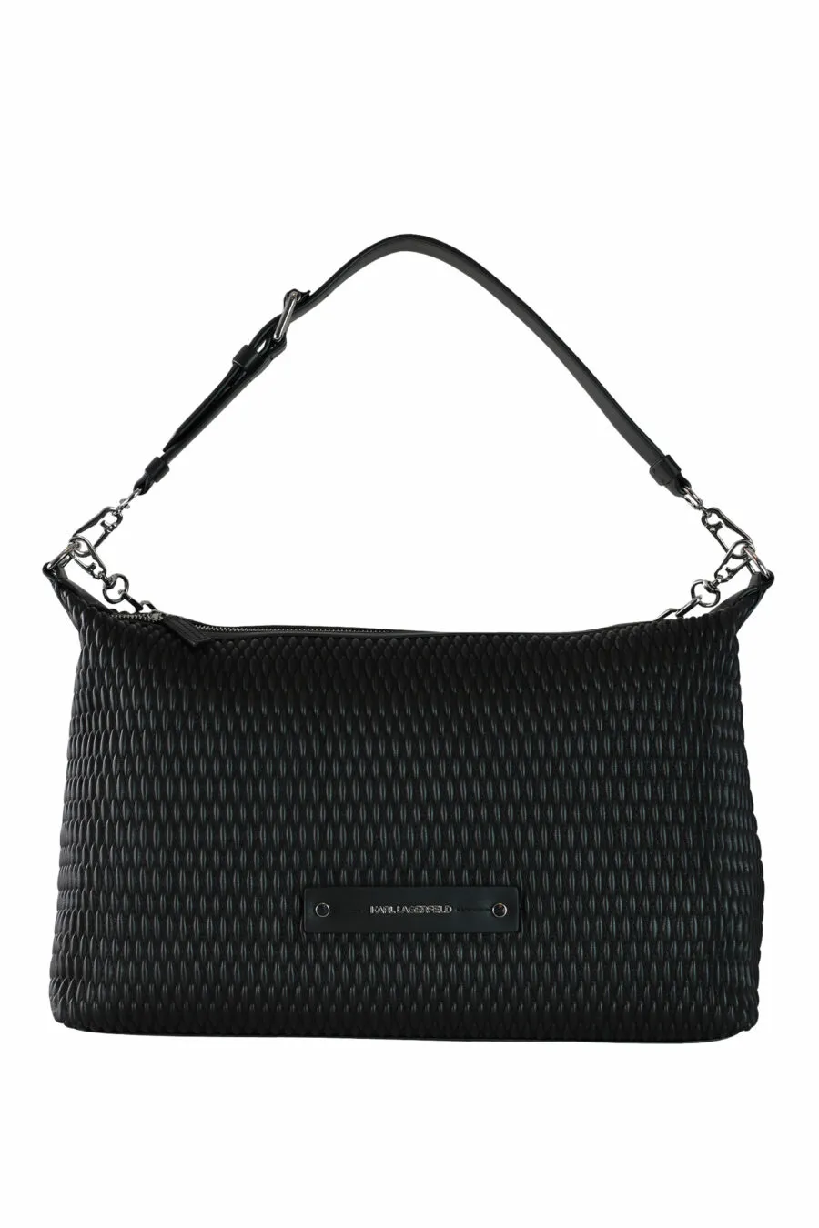 Bolso negro acolchado con minilogo en metal