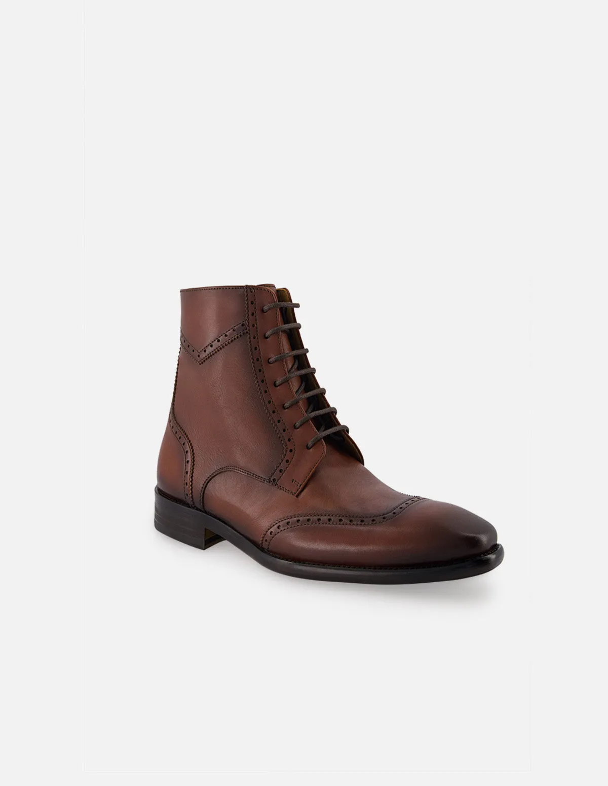 Botin de cordones en piel napa color caoba con detalles de ensombrecidos y picado María para hombre