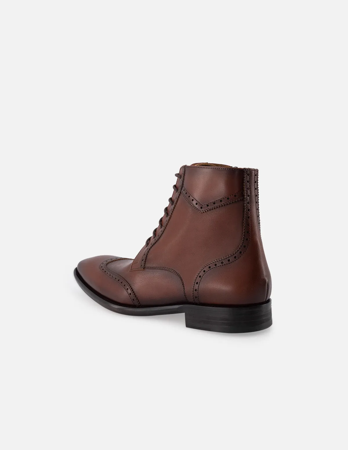 Botin de cordones en piel napa color caoba con detalles de ensombrecidos y picado María para hombre