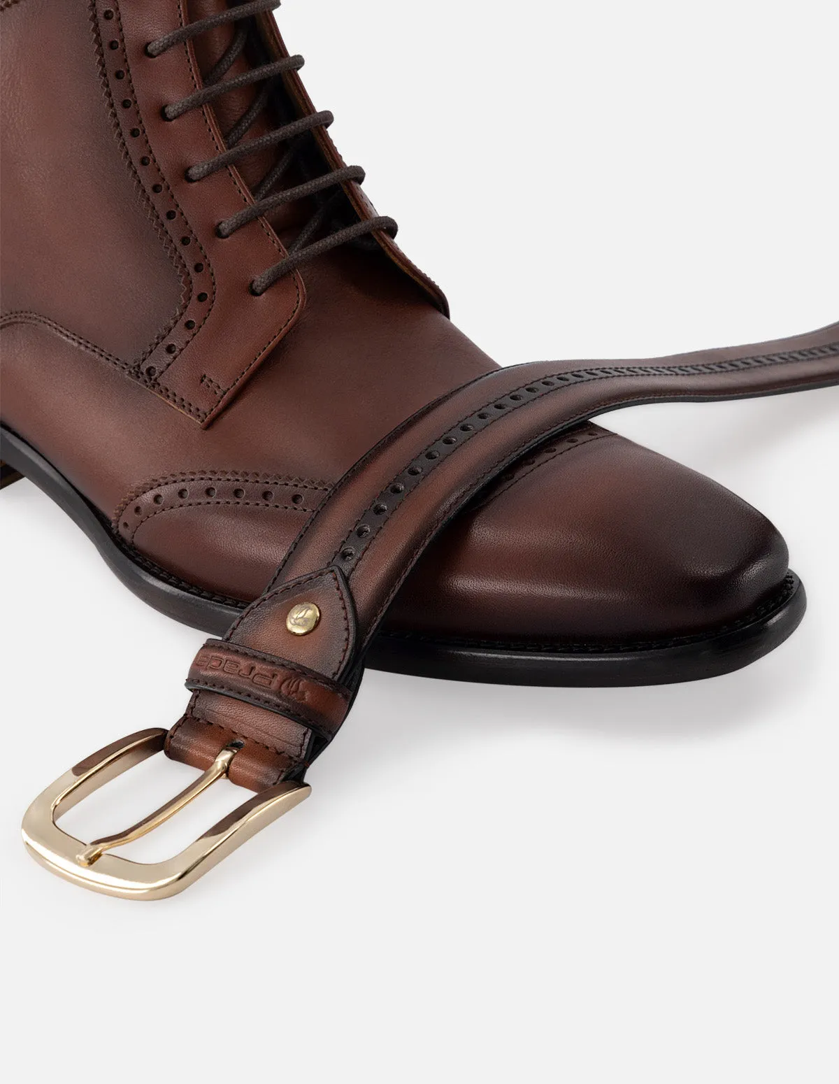 Botin de cordones en piel napa color caoba con detalles de ensombrecidos y picado María para hombre