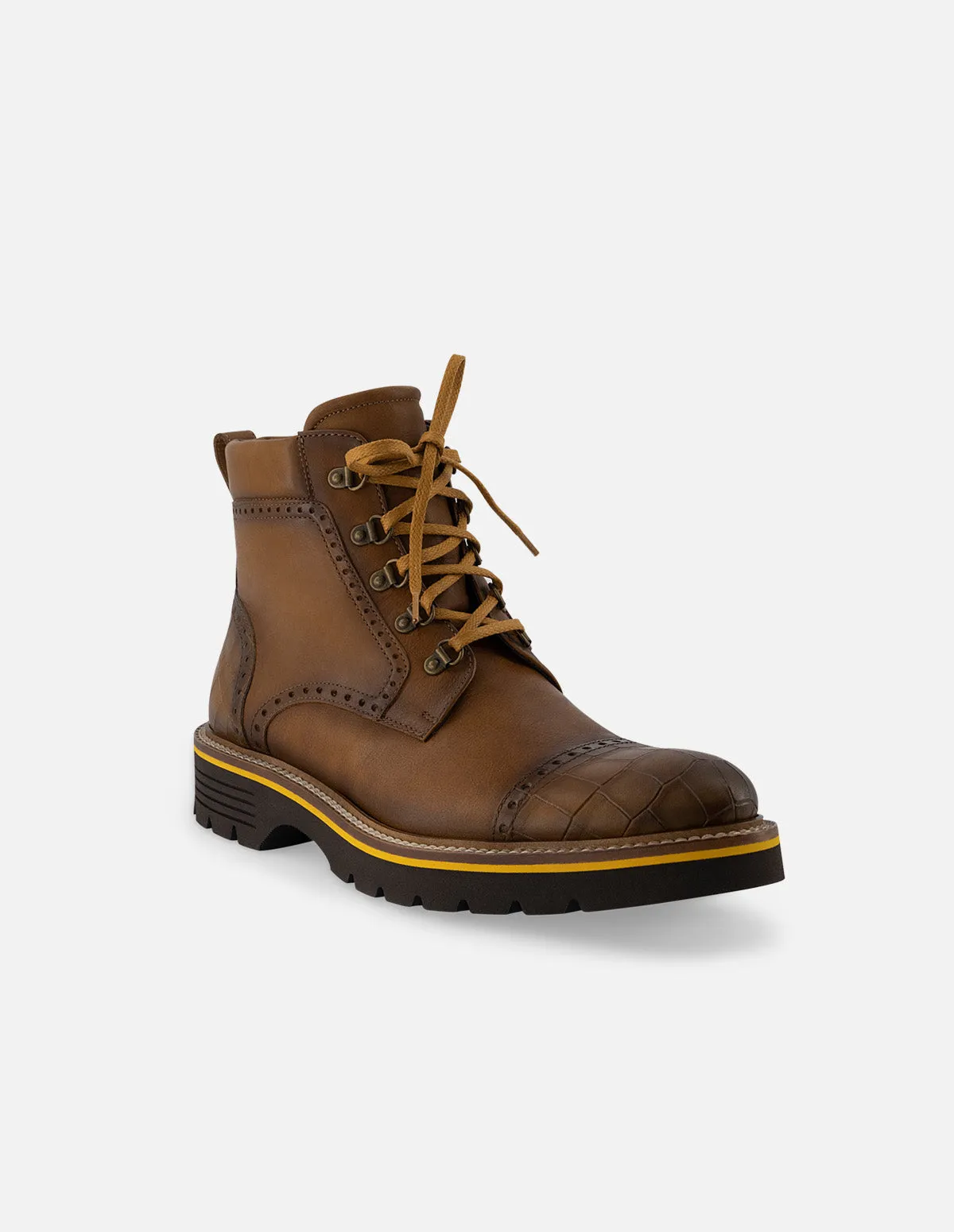 Botin de cordones en piel napa color cuero con detalles de ensombrecidos  para hombre