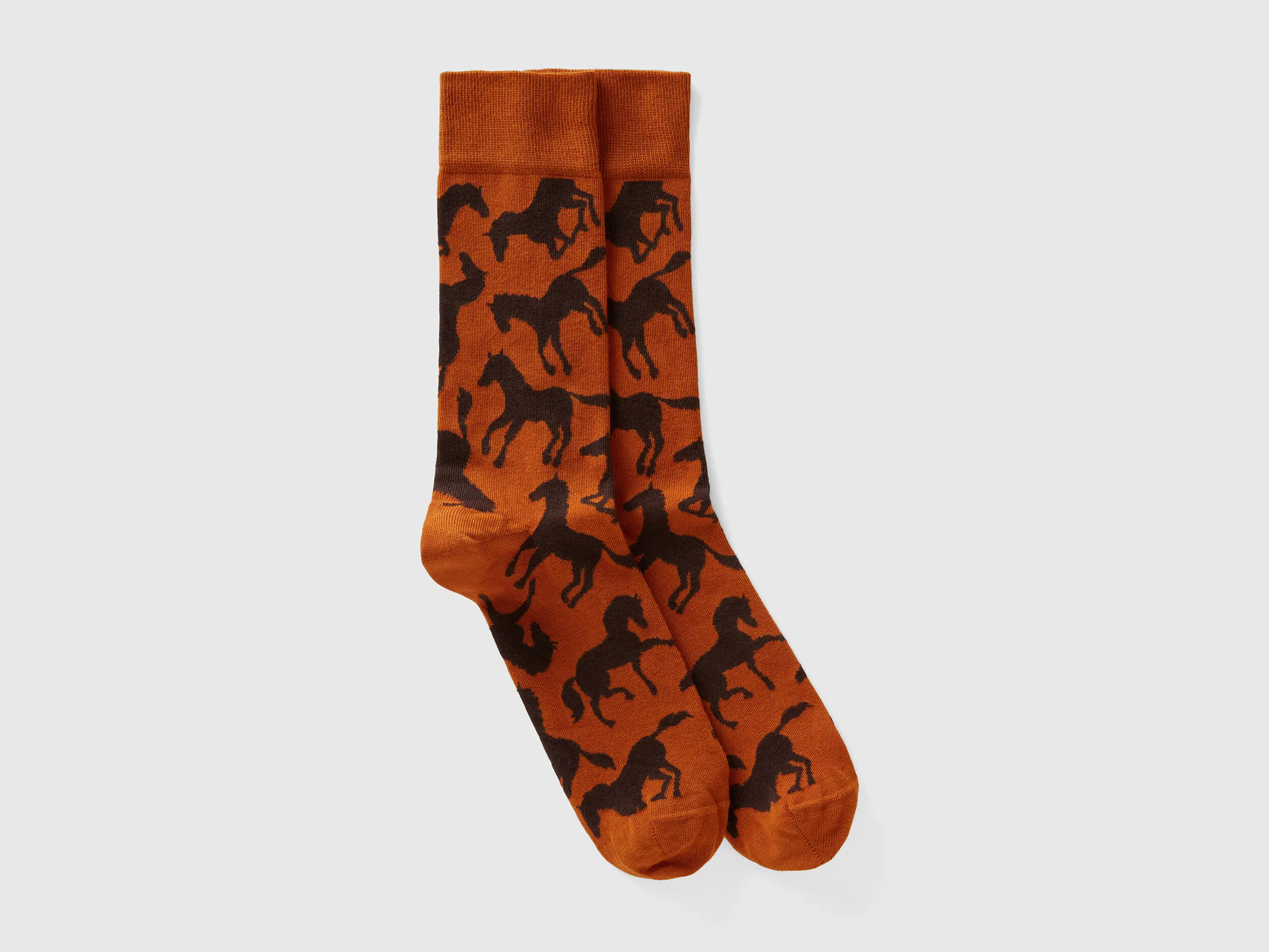 Calcetines largos camel con caballos