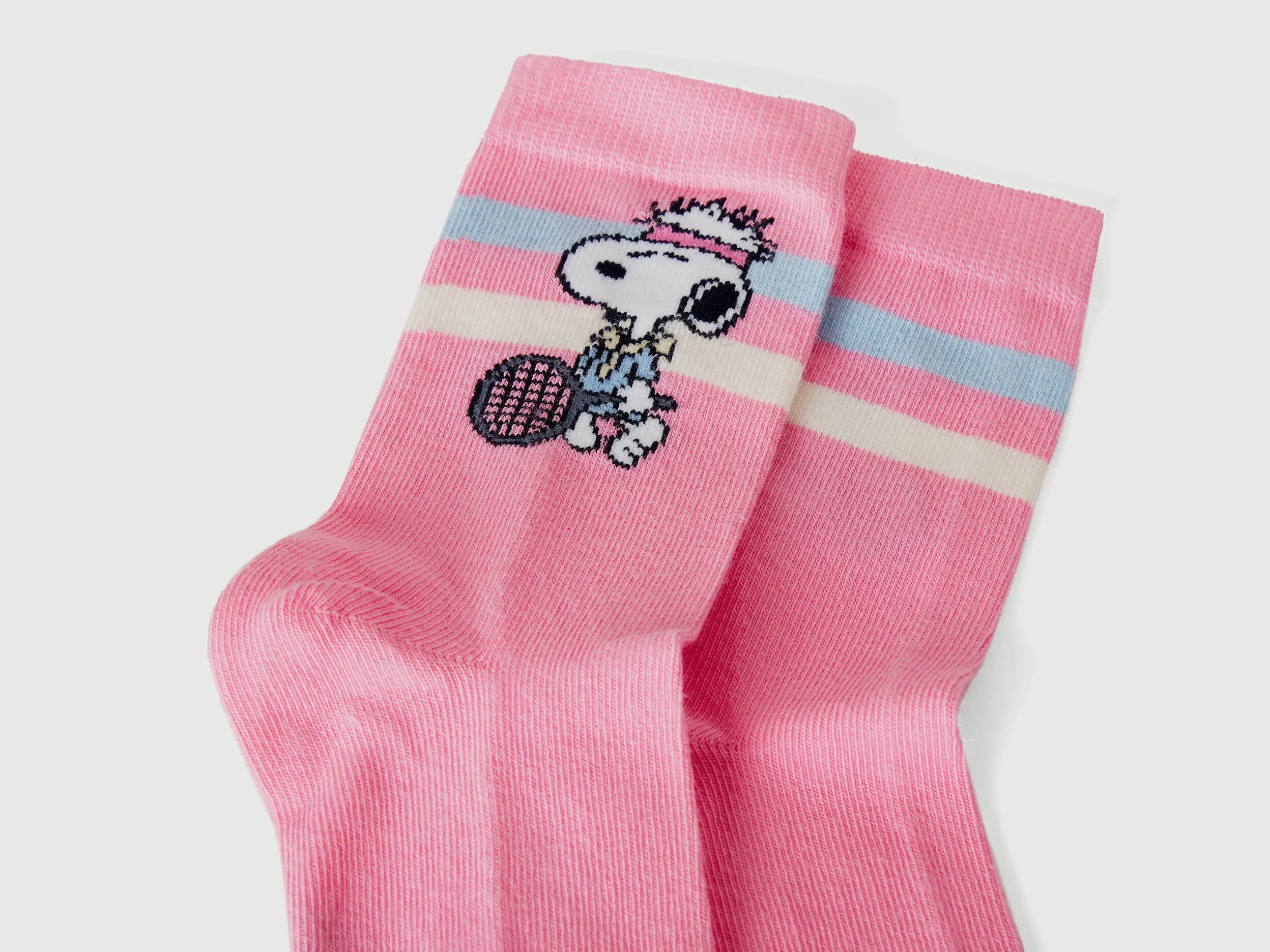 Calcetines rosas de Snoopy ©Peanuts