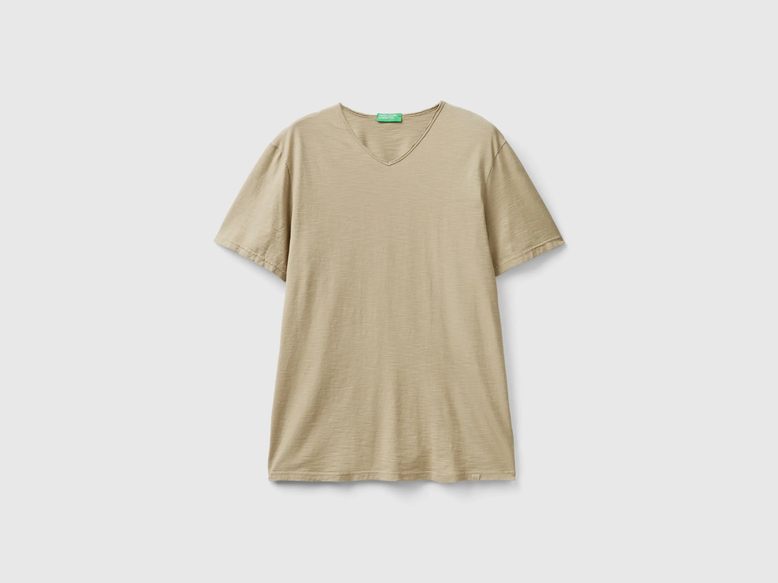 Camiseta de 100 % algodón con escote de pico