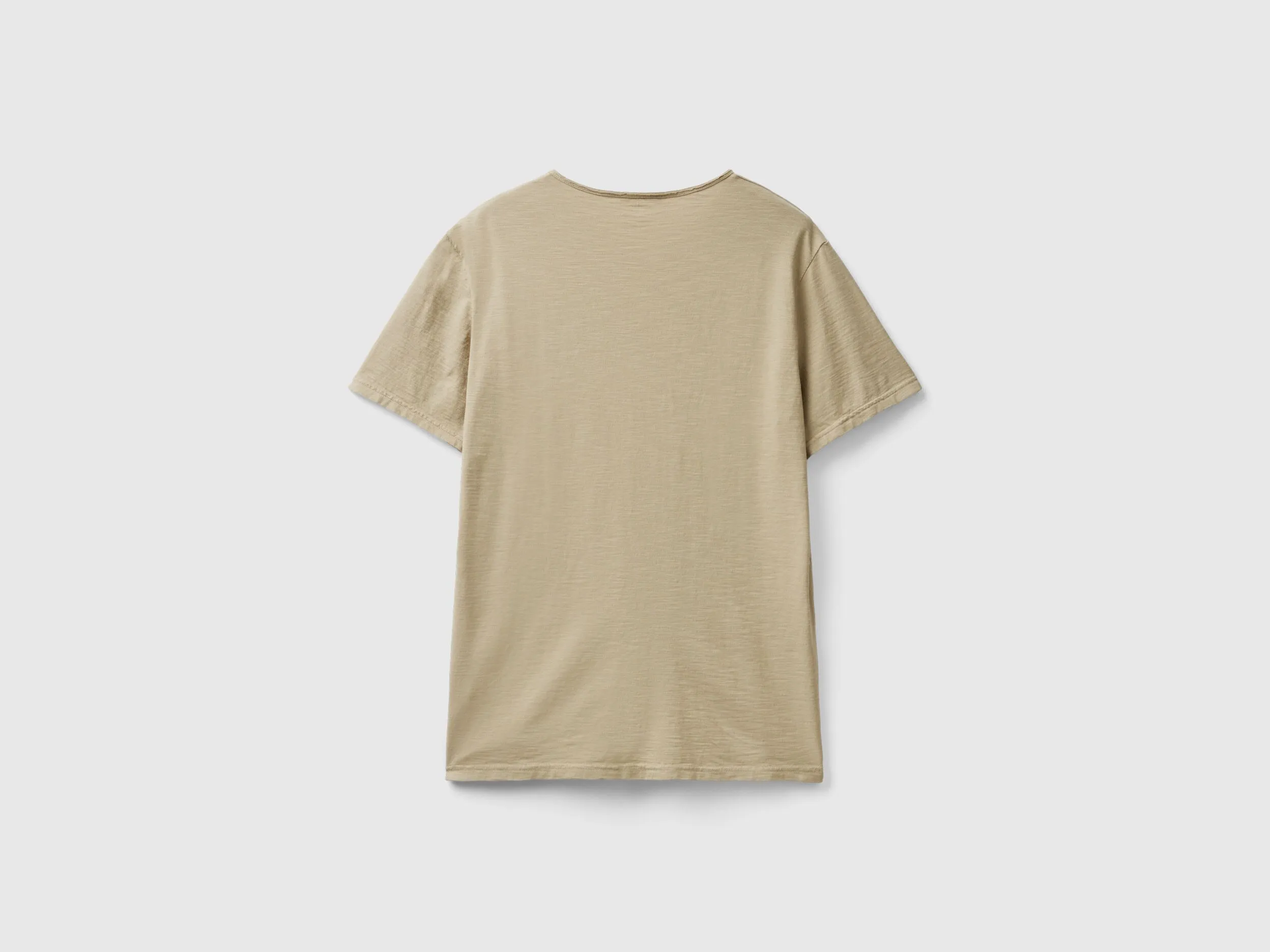 Camiseta de 100 % algodón con escote de pico
