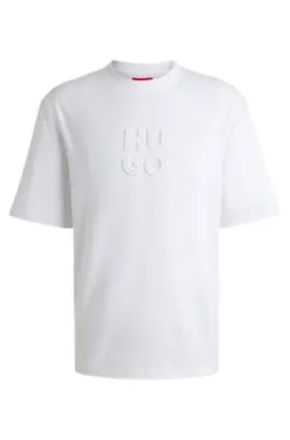 Camiseta de punto de algodón con logo apilado grabado