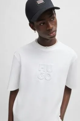 Camiseta de punto de algodón con logo apilado grabado