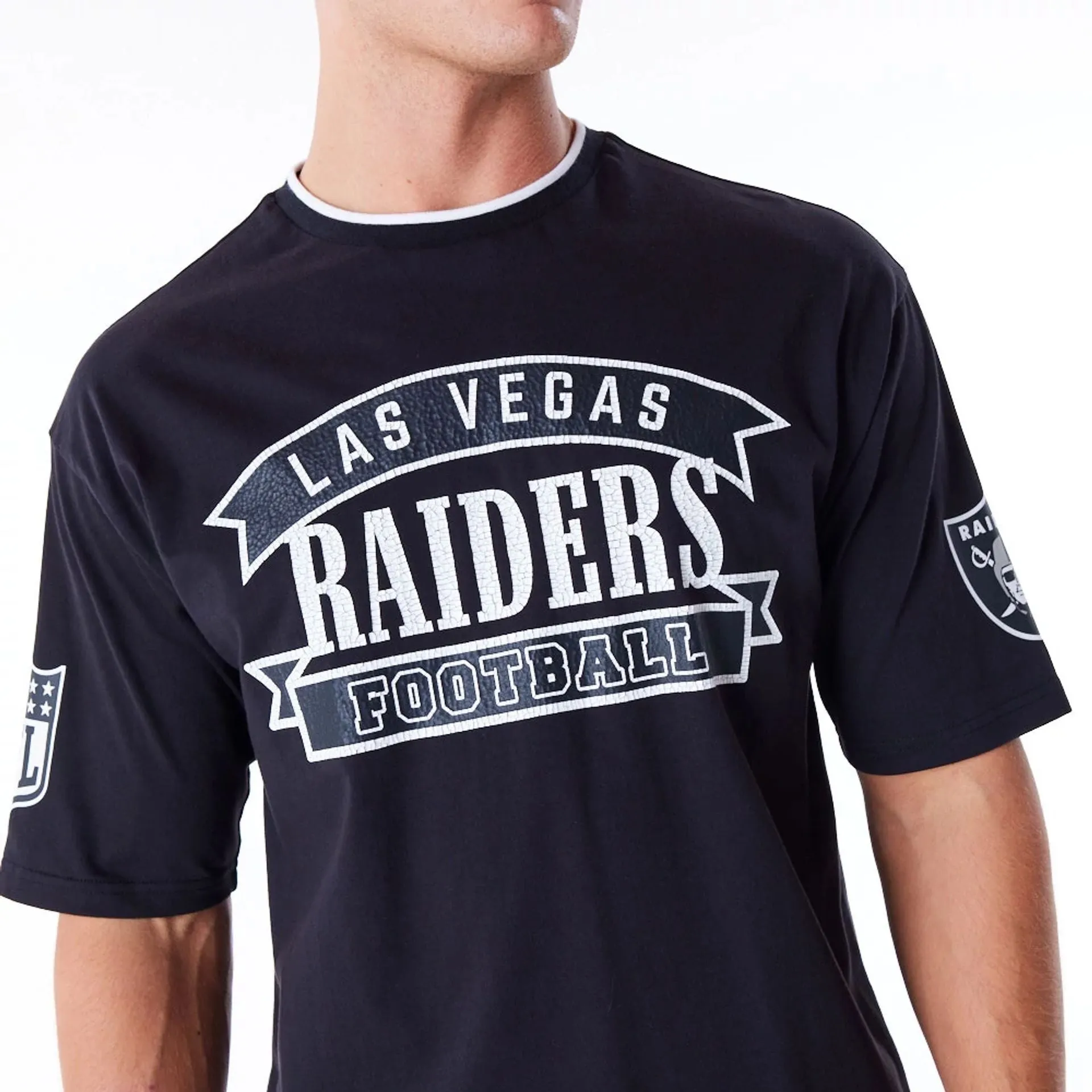 Camiseta extragrande negra con gráfico de Las Vegas Raiders de la NFL.