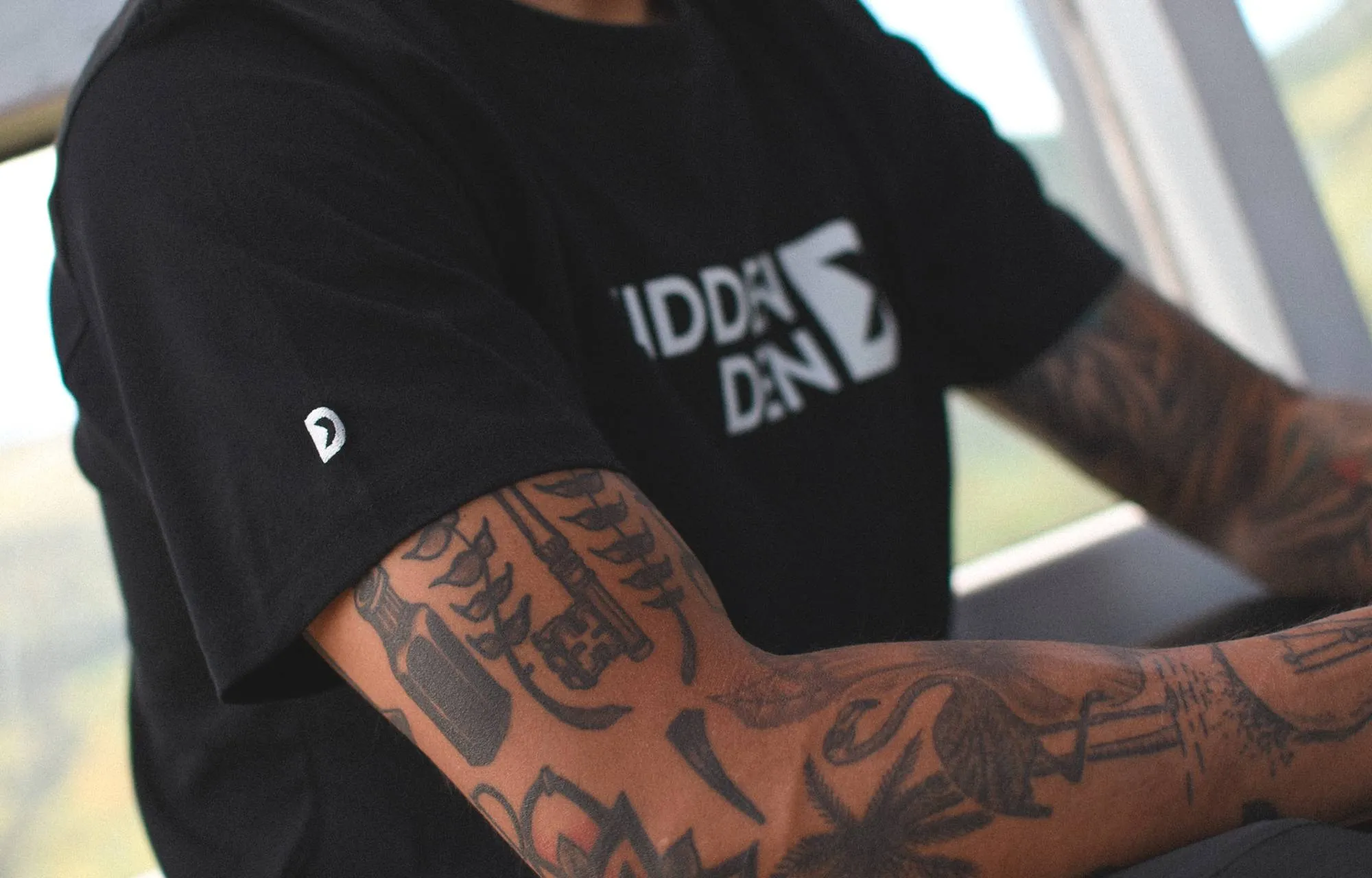 CAMISETA HIDDENDEN N&DEG;8