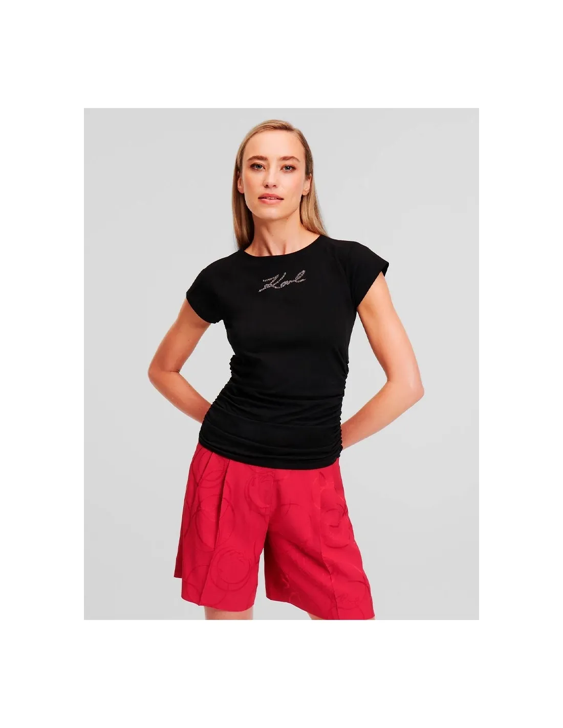 Camiseta negra con K/Signature de pedrería