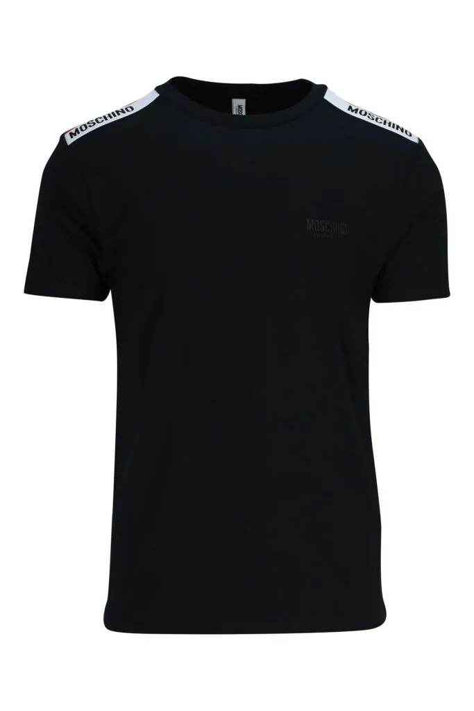 Camiseta negra con logo en hombros en cinta
