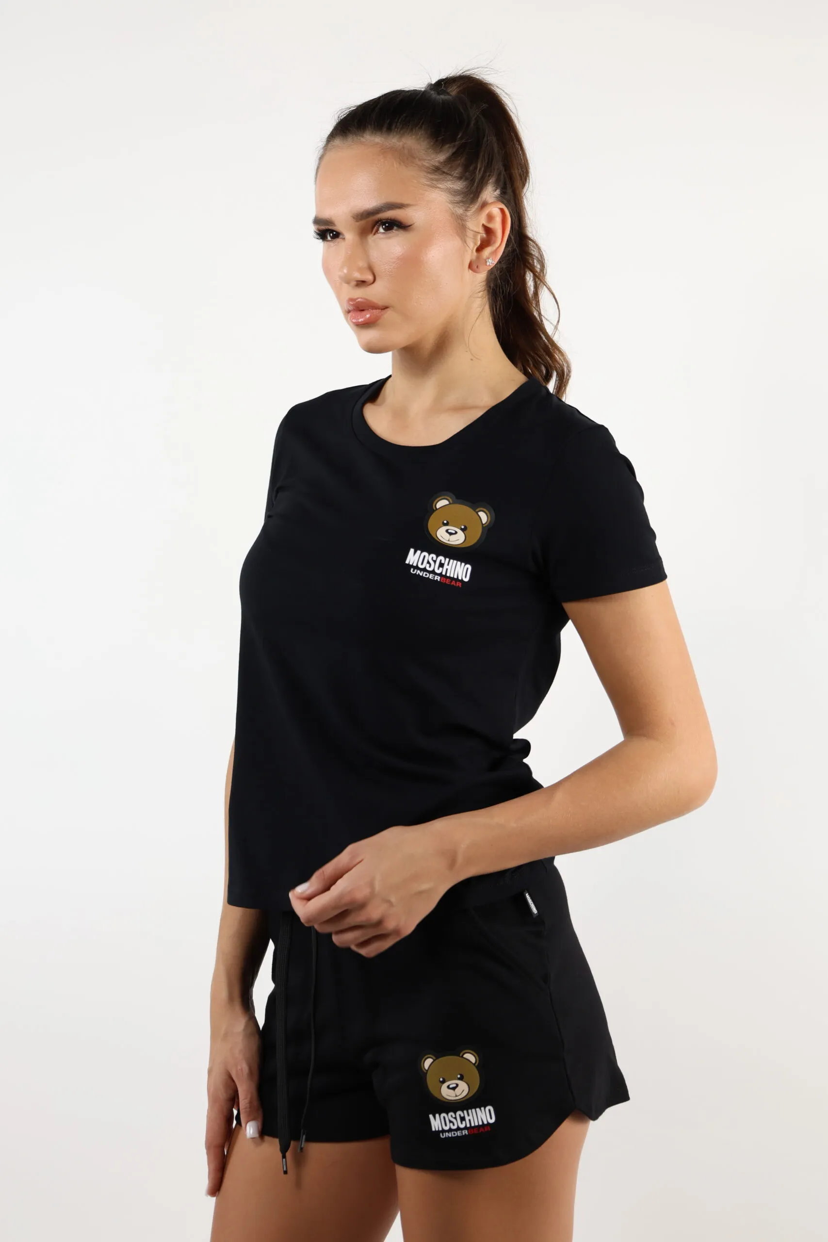 Camiseta negra con logo oso 