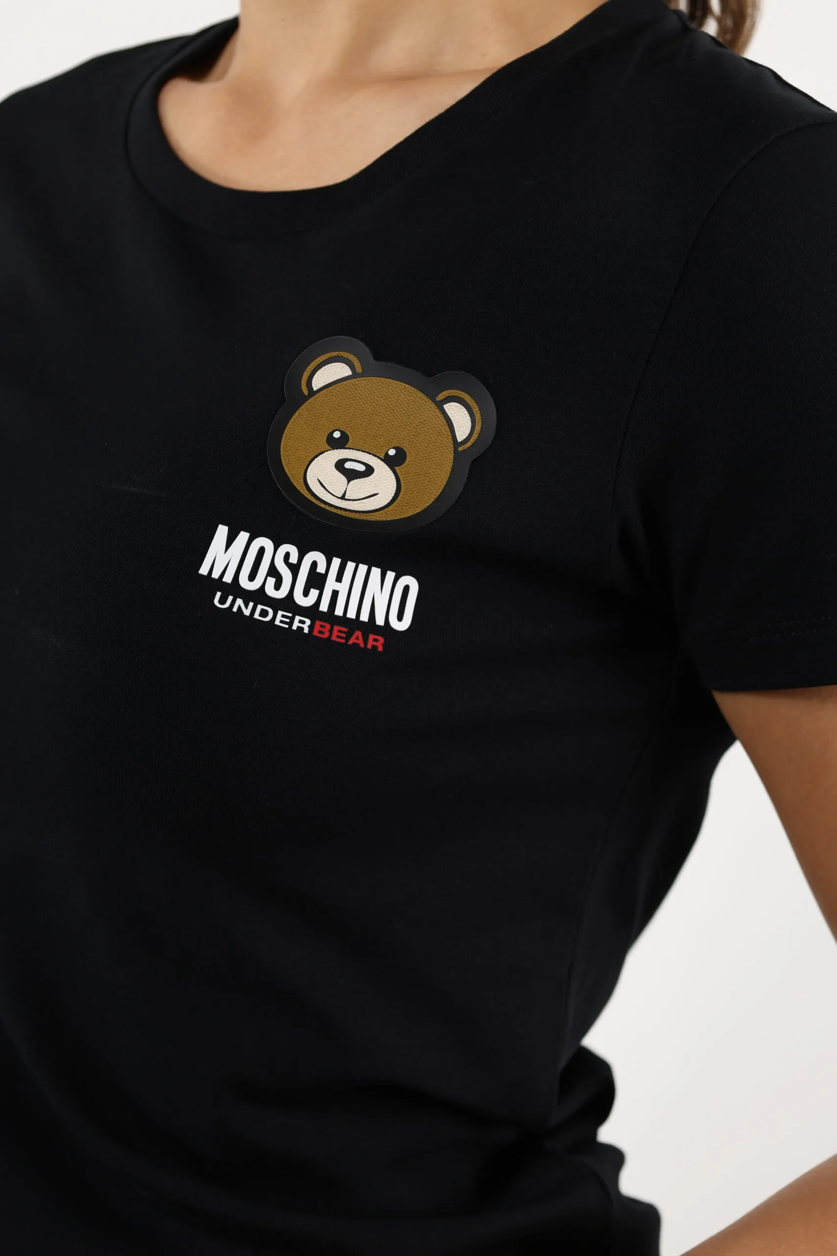 Camiseta negra con logo oso 