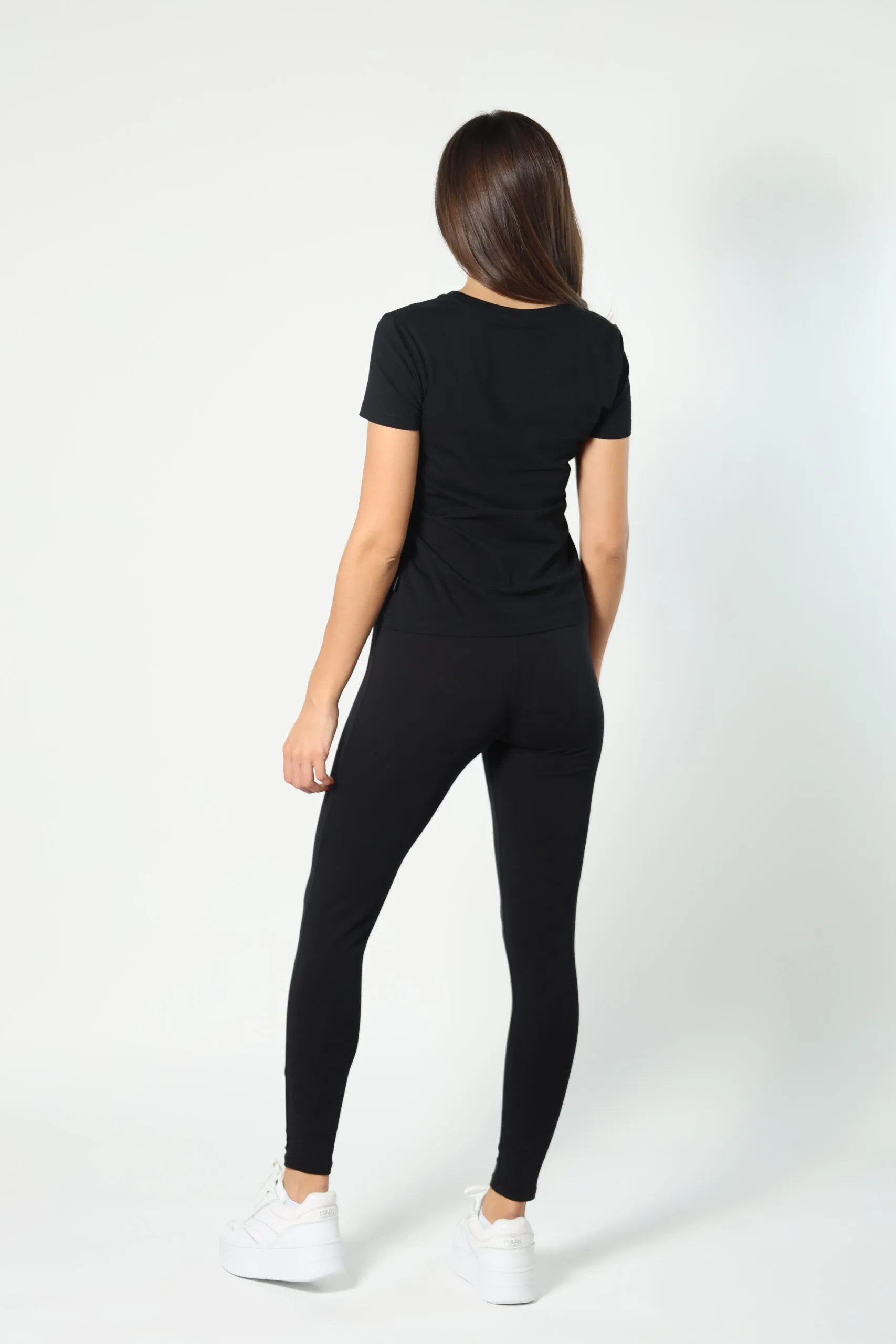 Camiseta negra con logo parche oso 