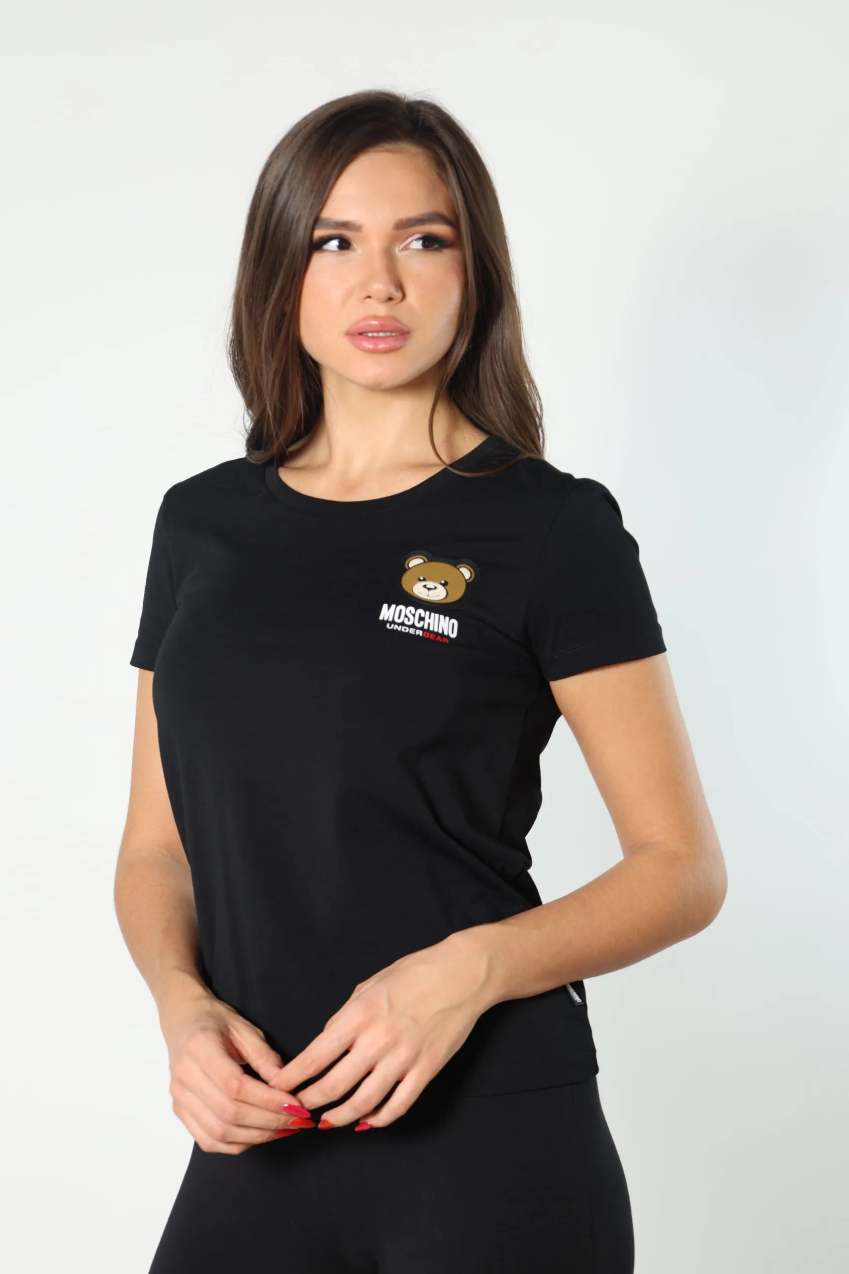 Camiseta negra con logo parche oso 