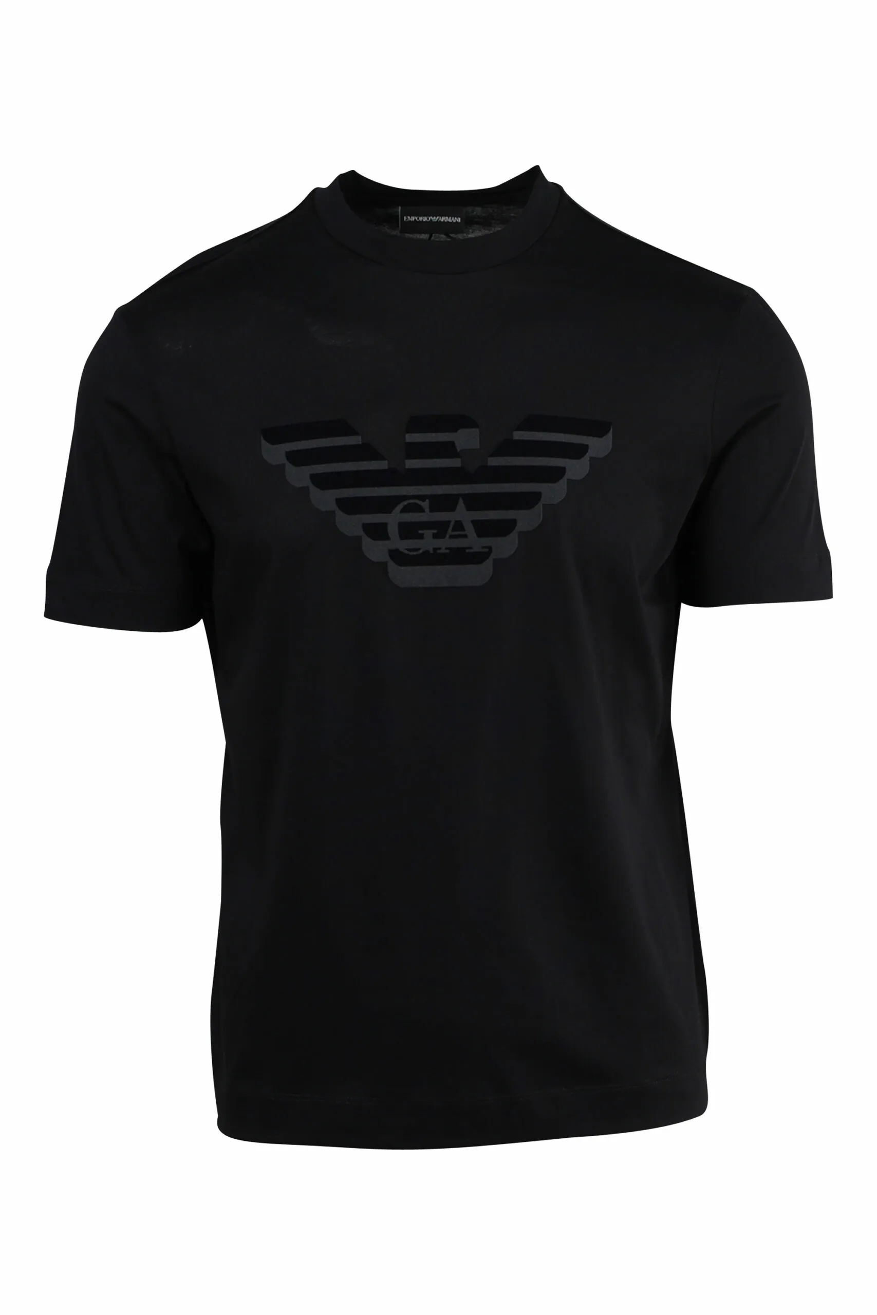 Camiseta negra con maxilogo águila en relieve