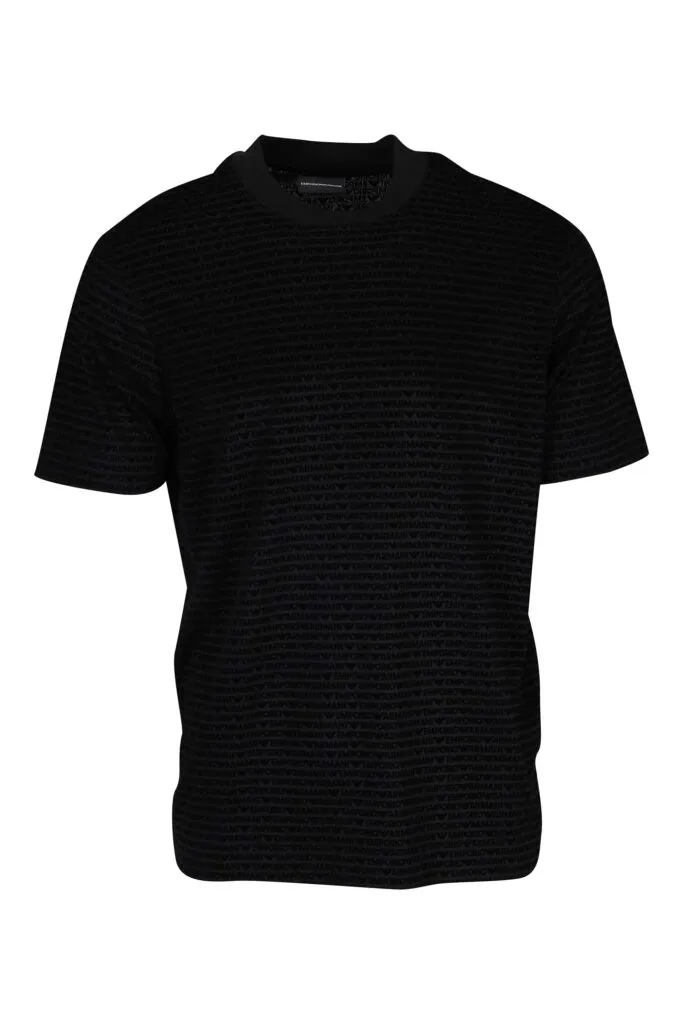 Camiseta negra con minilogo en letras 