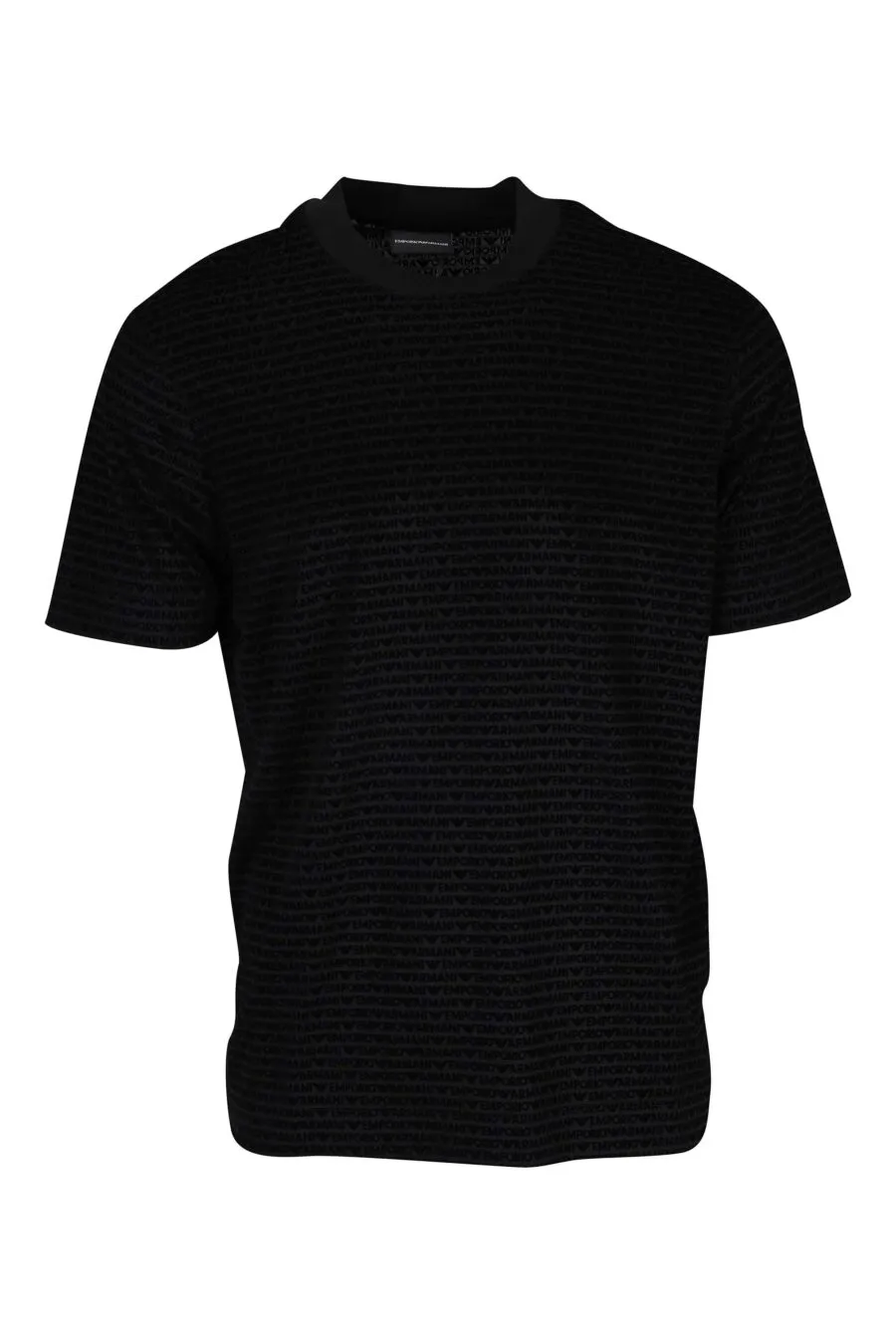 Camiseta negra con minilogo en letras 