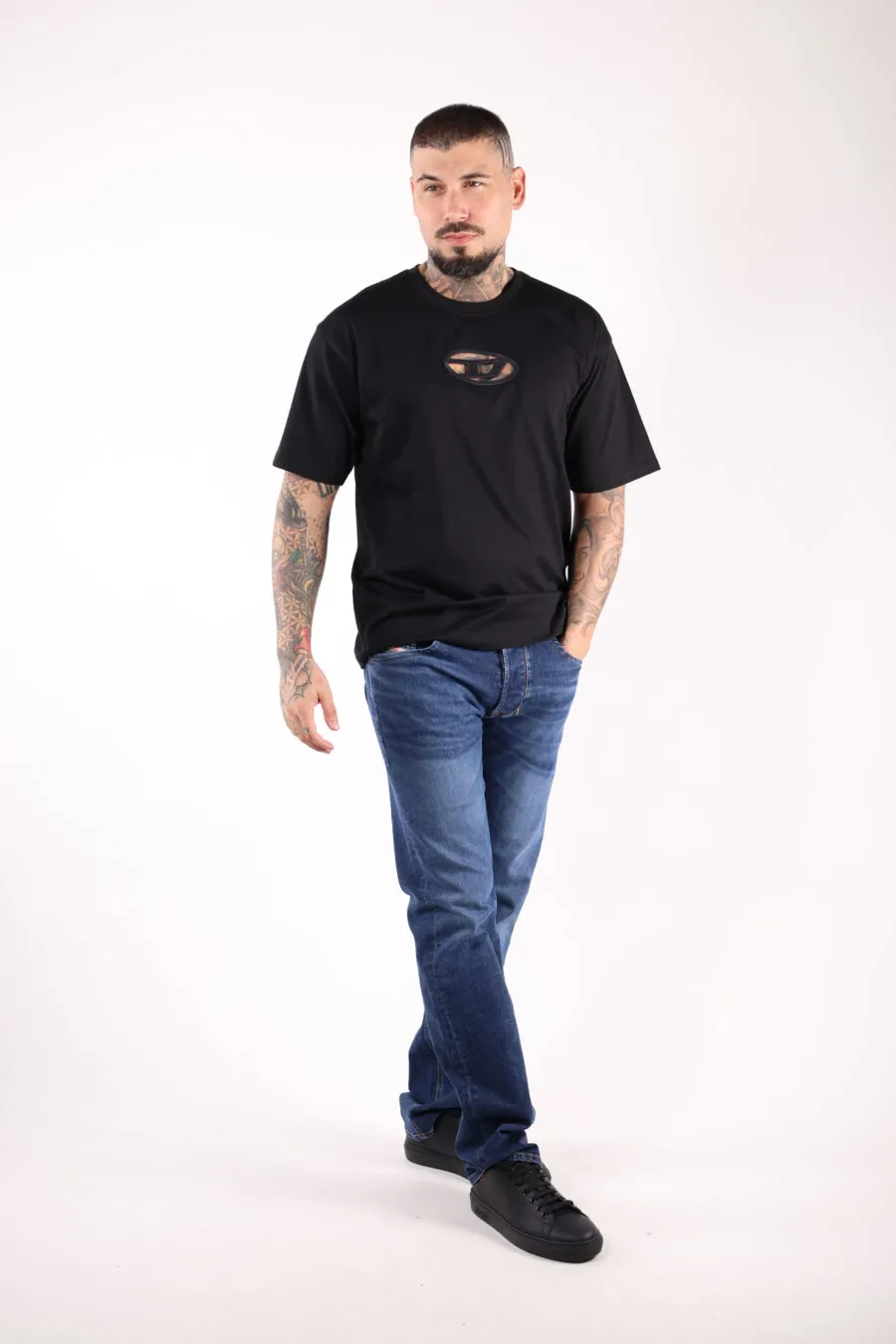 CAMISETA NEGRA CON MINILOGO 