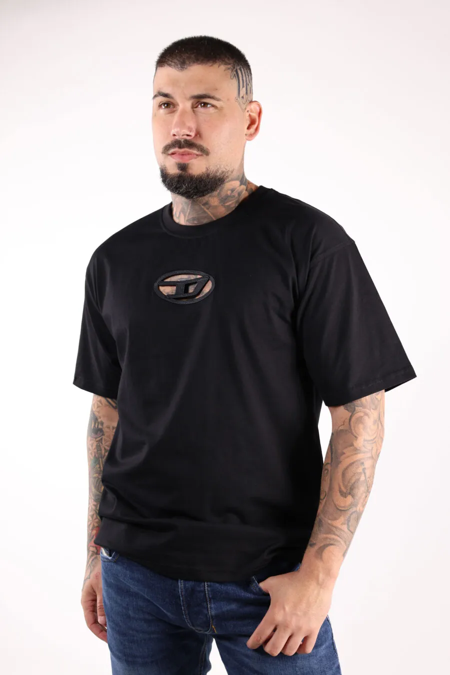 CAMISETA NEGRA CON MINILOGO 