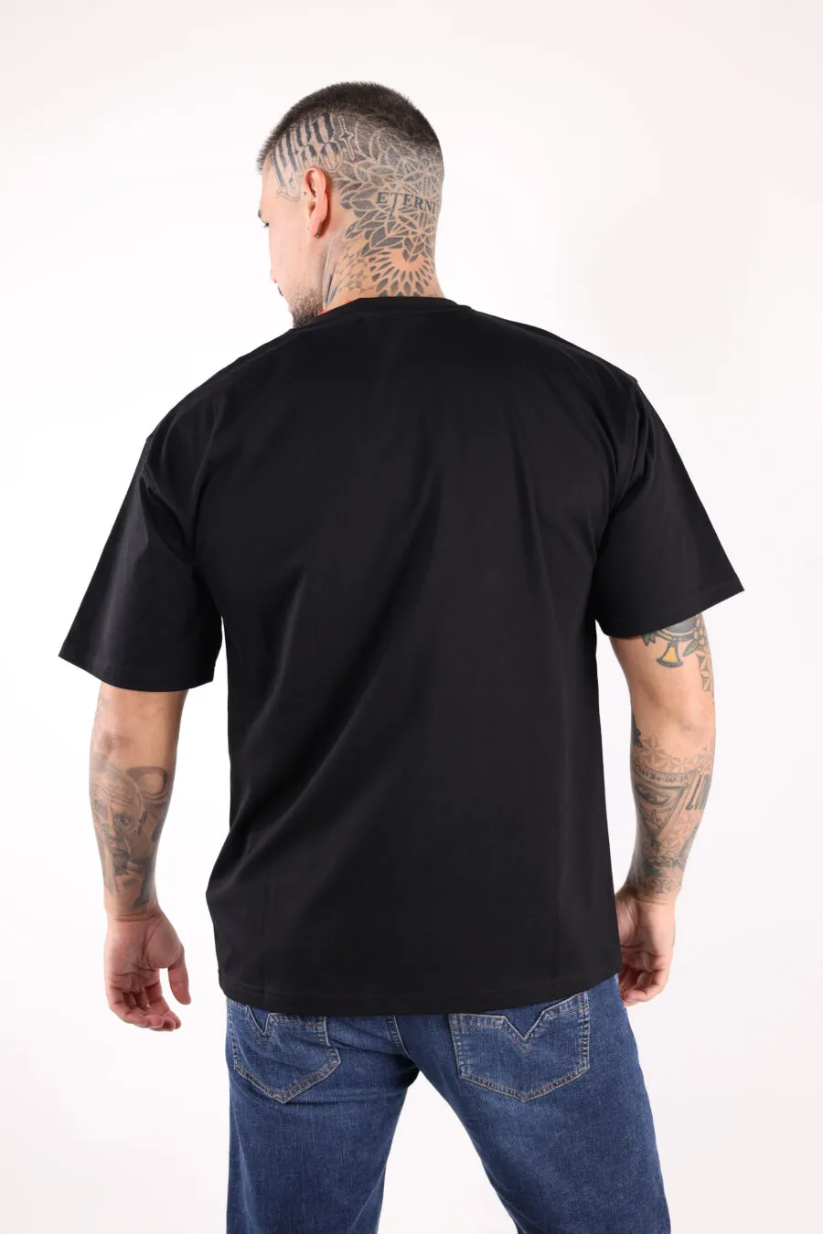 CAMISETA NEGRA CON MINILOGO 