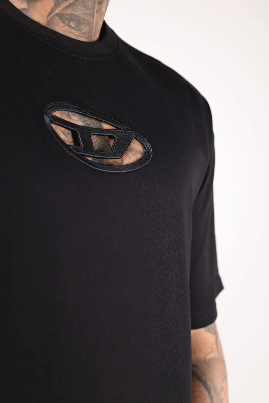 CAMISETA NEGRA CON MINILOGO 