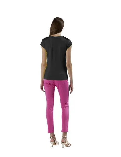 Camiseta negra de CAFE NOIR: sofisticación y comodidad