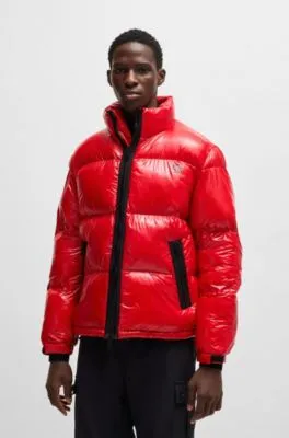 Chaqueta acolchada slim fit en tejido repelente al agua con acabado satinado