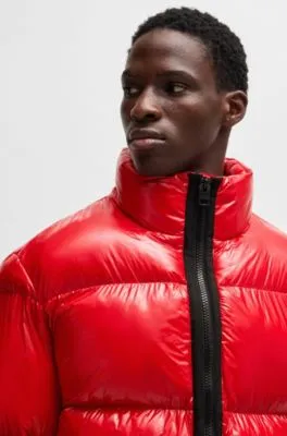Chaqueta acolchada slim fit en tejido repelente al agua con acabado satinado