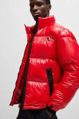 Chaqueta acolchada slim fit en tejido repelente al agua con acabado satinado