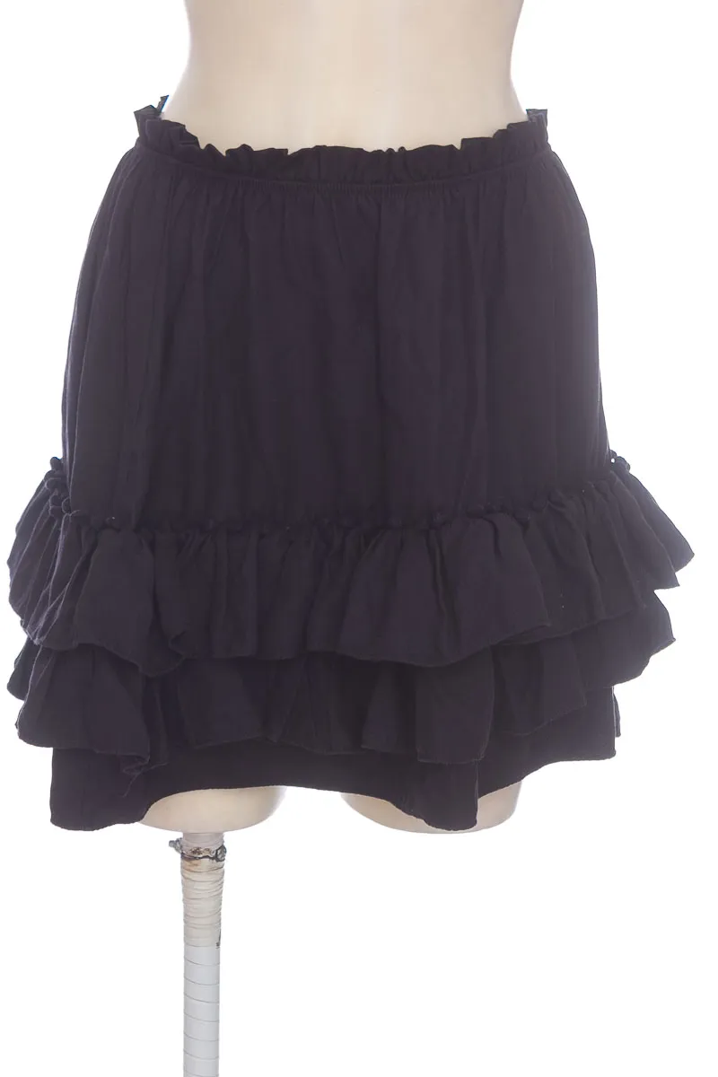 FALDA COLOR NEGRO  CLOSEANDO