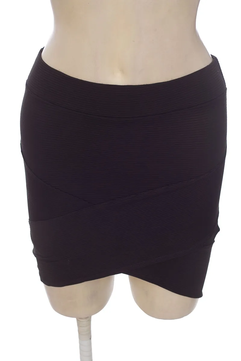 FALDA COLOR NEGRO  MATTELSA