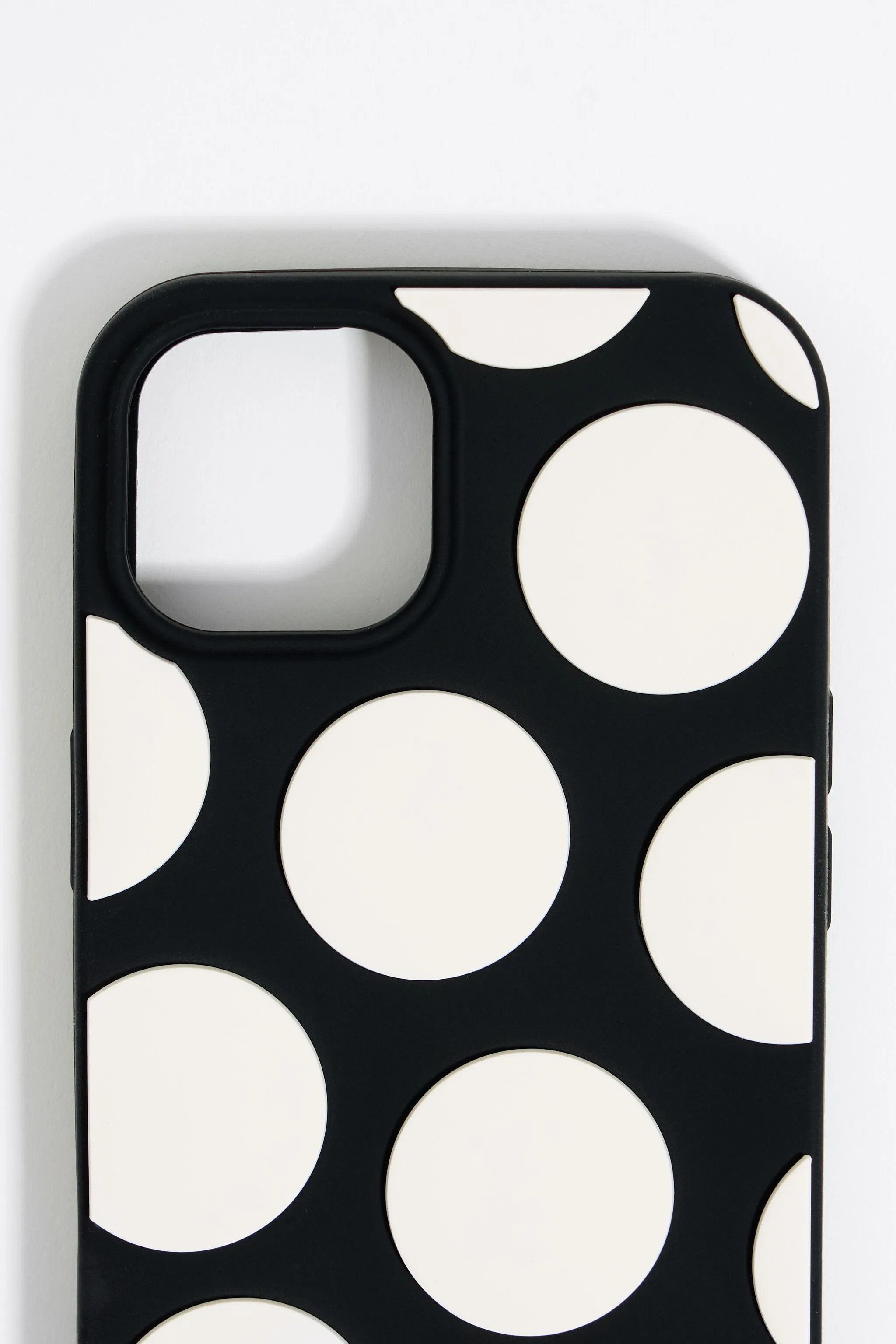 Funda iPhone 15 Pro silicona dots negra