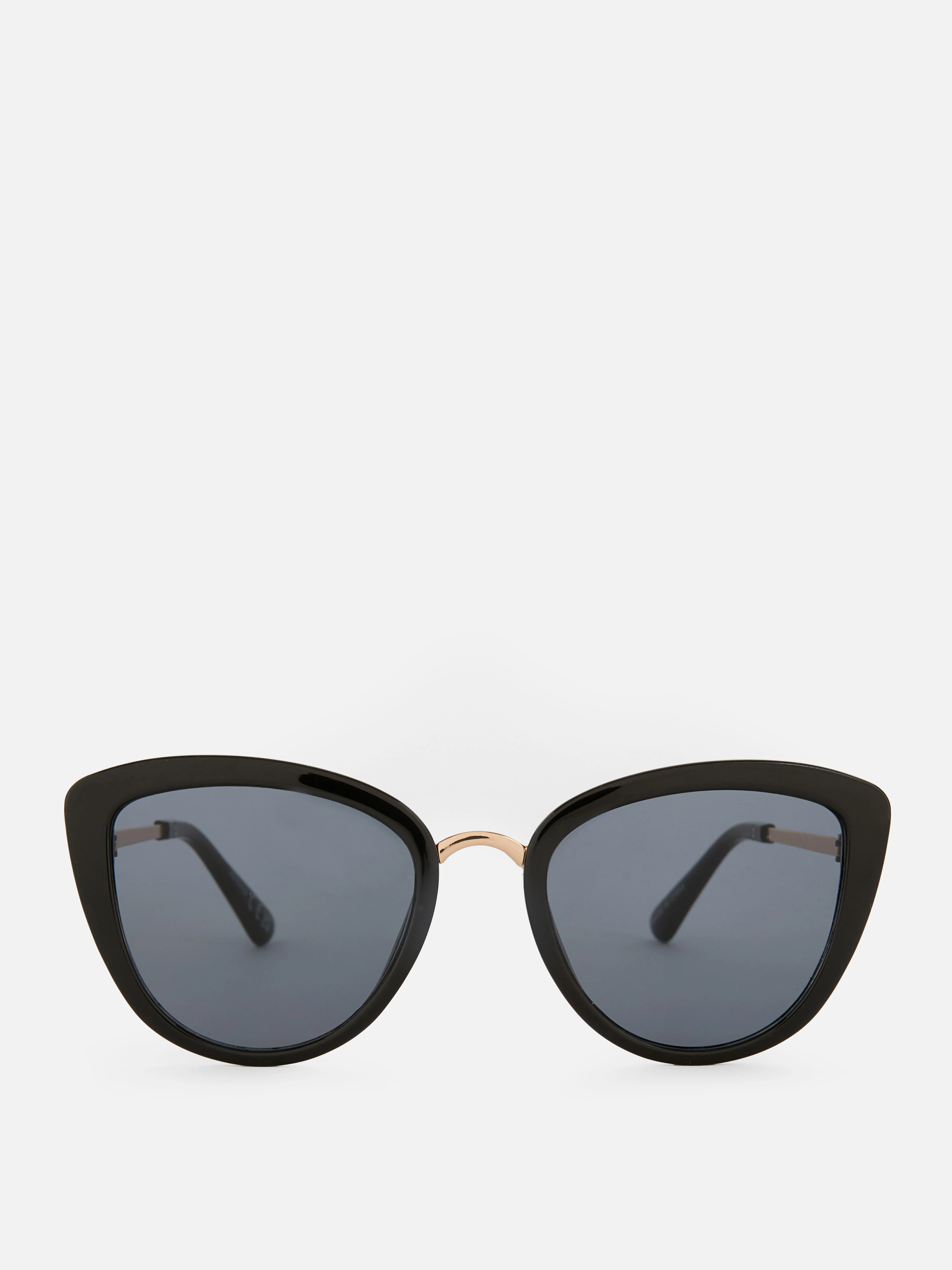 Gafas de sol estilo ojos de gato con ribete metálico