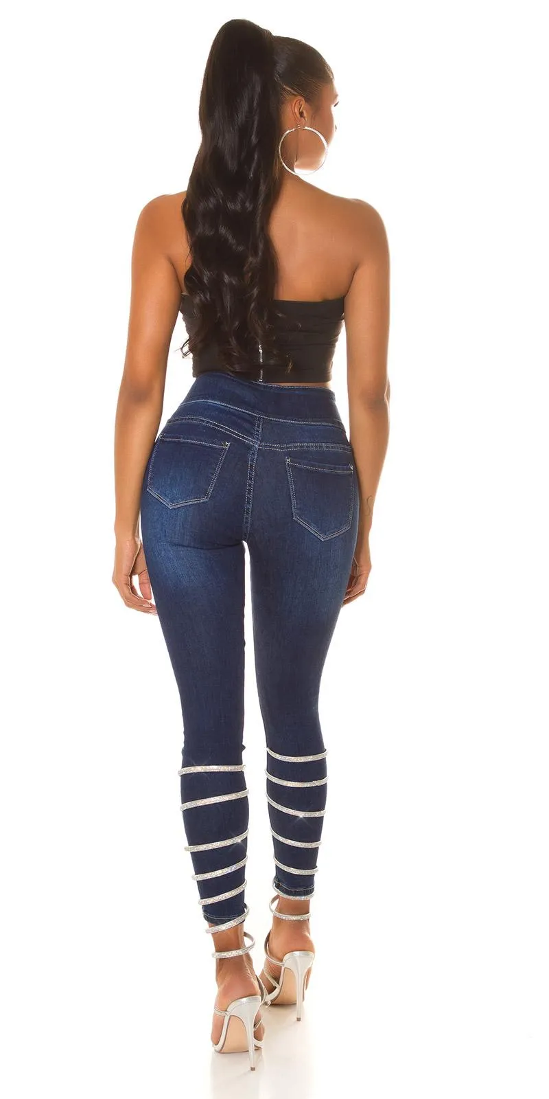 Jeans azules con piedras brillantes 