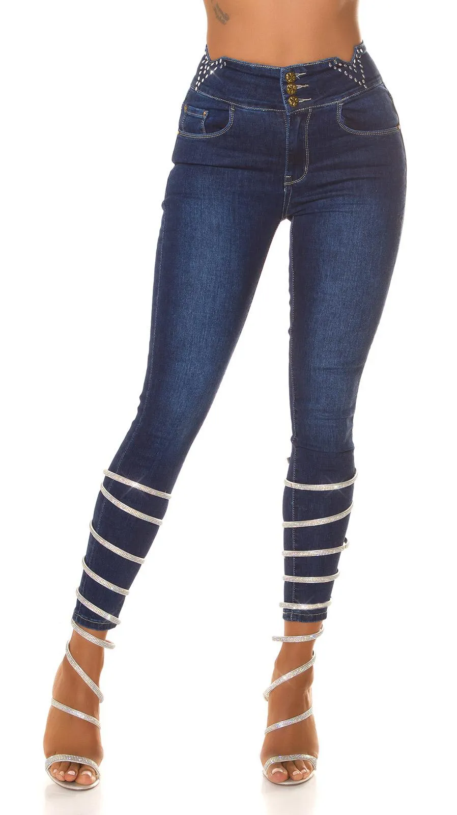 Jeans azules con piedras brillantes 
