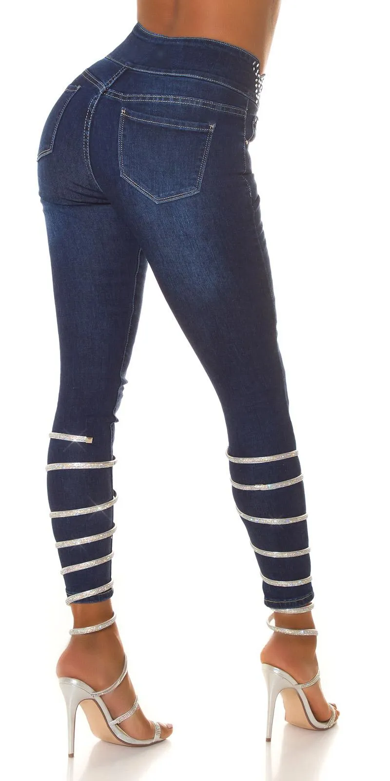 Jeans azules con piedras brillantes 