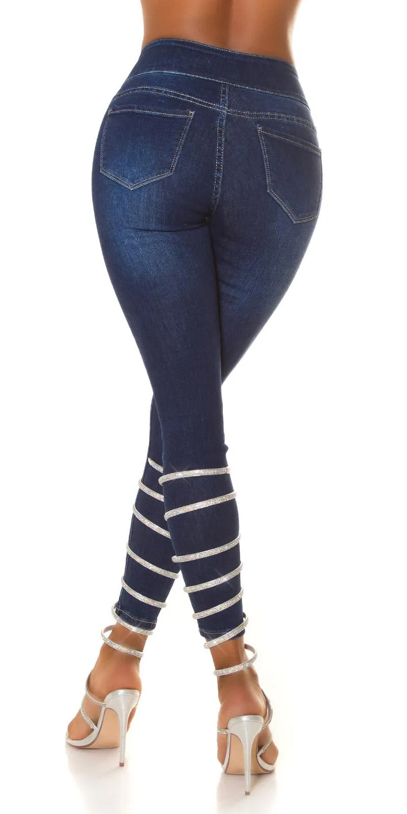 Jeans azules con piedras brillantes 