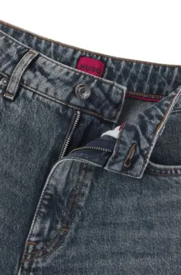 Jeans estilo mom tapered fit de denim elástico azul oscuro