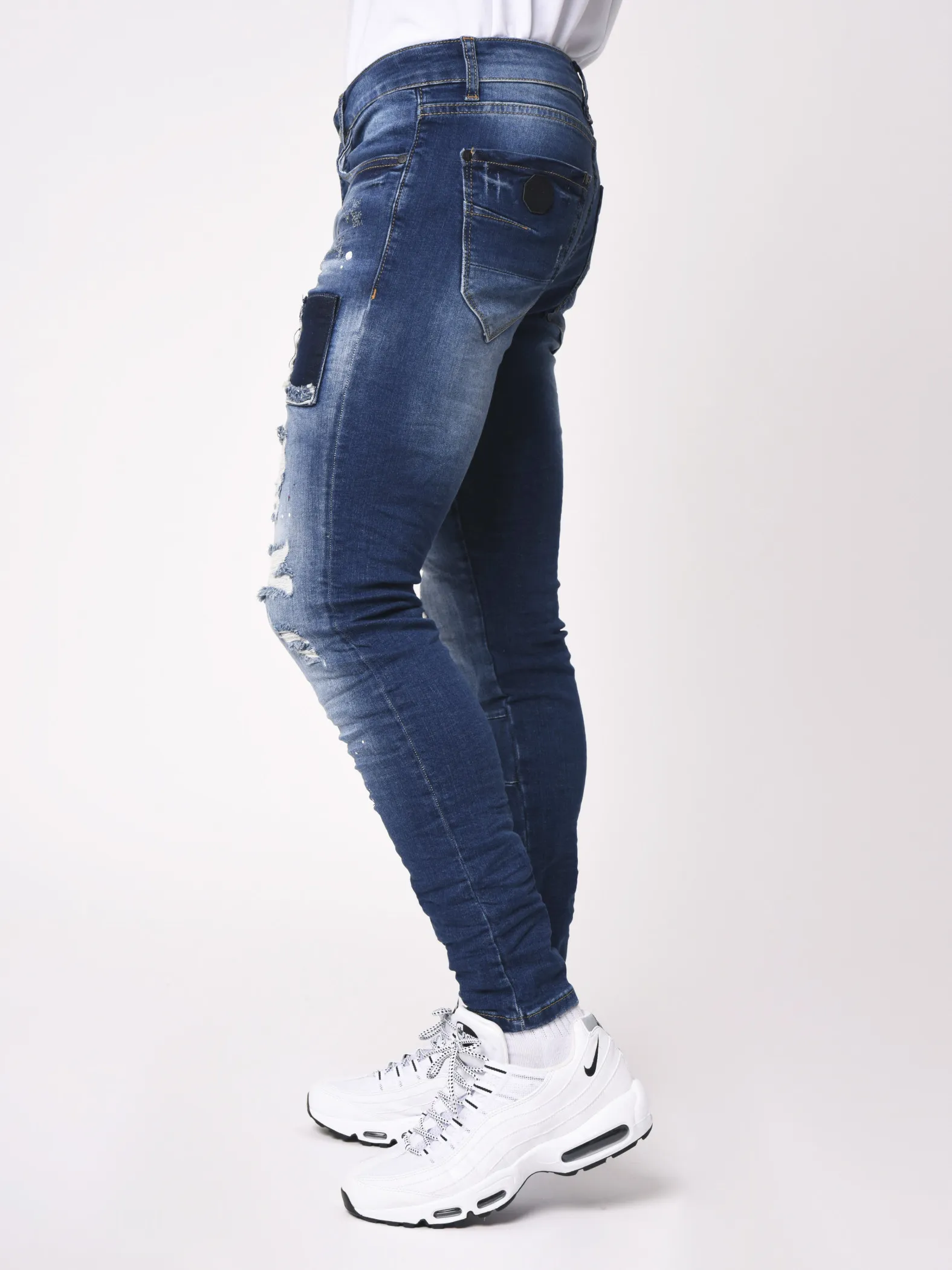 Jeans pitillo con manchas