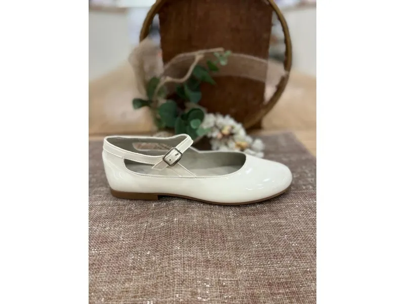 MERCEDITAS PARA VESTIR EN CHAROL PARA NIÑA PF1002V22 PIRUFIN EN COLOR BLANCO, NUDE O PORCELANA