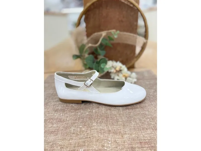 MERCEDITAS PARA VESTIR EN CHAROL PARA NIÑA PF1002V22 PIRUFIN EN COLOR BLANCO, NUDE O PORCELANA