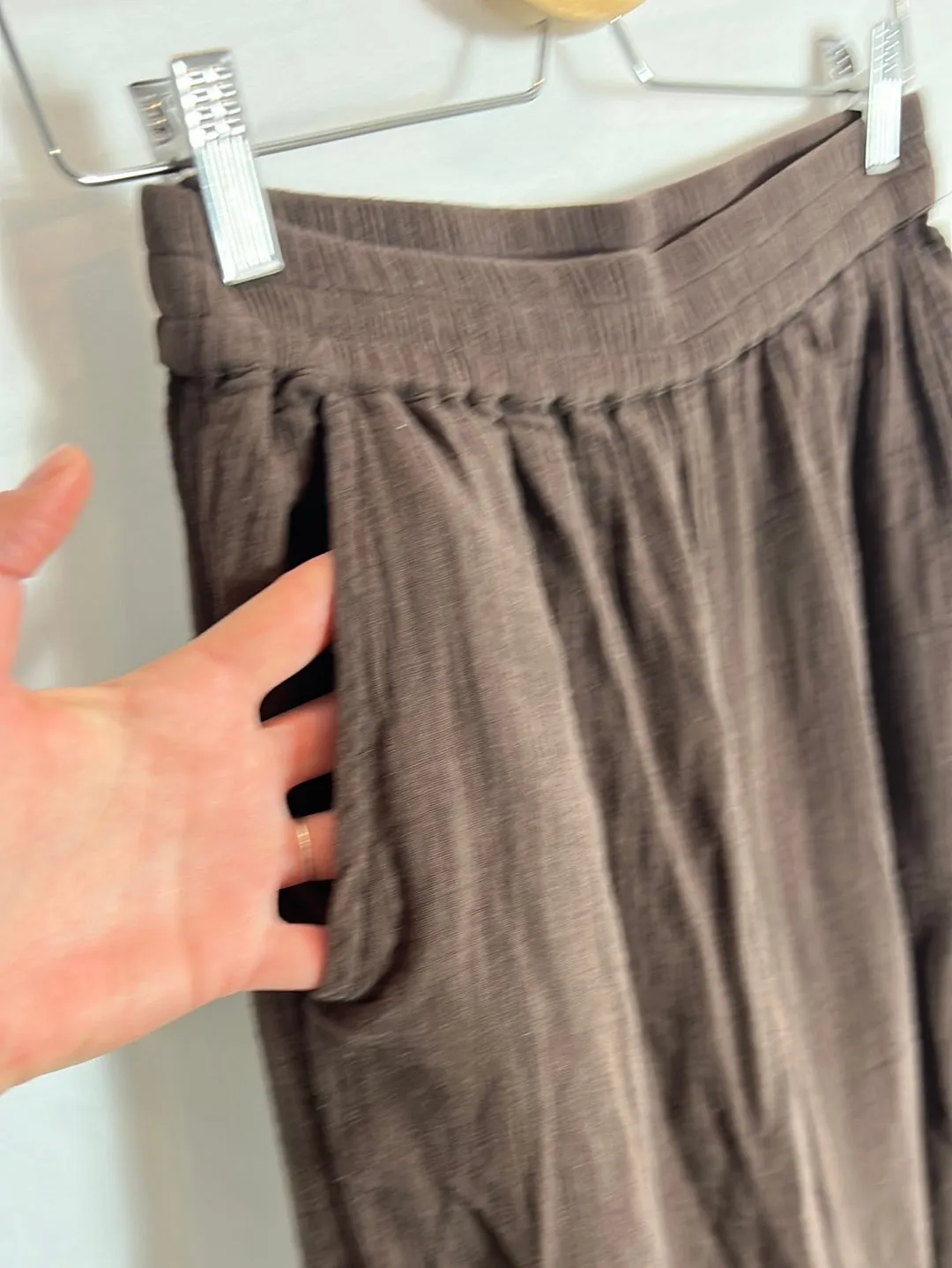 NAKD. PANTALóN ANCHO MARRóN ALGODóN T.38