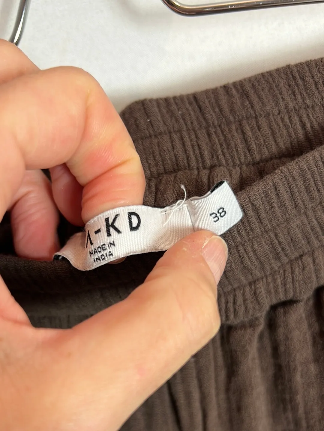 NAKD. PANTALóN ANCHO MARRóN ALGODóN T.38