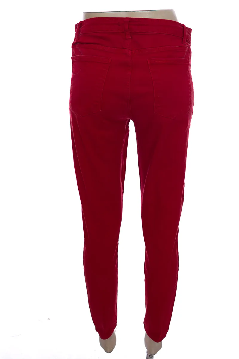 PANTALóN COLOR ROJO  BERSHKA